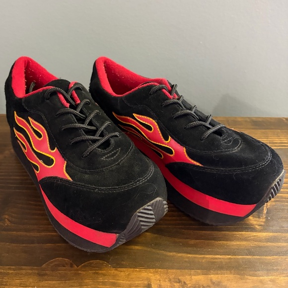 Rare Vintage 90’s Volatile Arson Black & Red Flame Platform Sneakers Women’s 8.5 - Picture 2 of 14